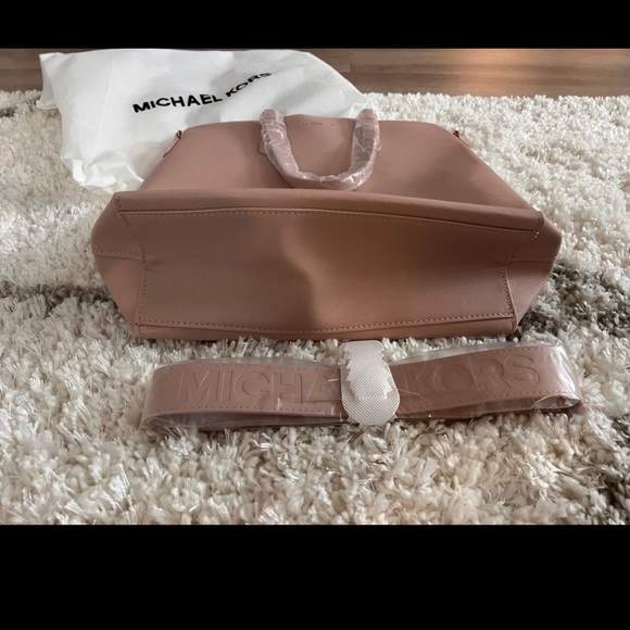New Michael Kors Blush Pink Tote Crossbody Shopper Travel Bag - Picture 11 of 11